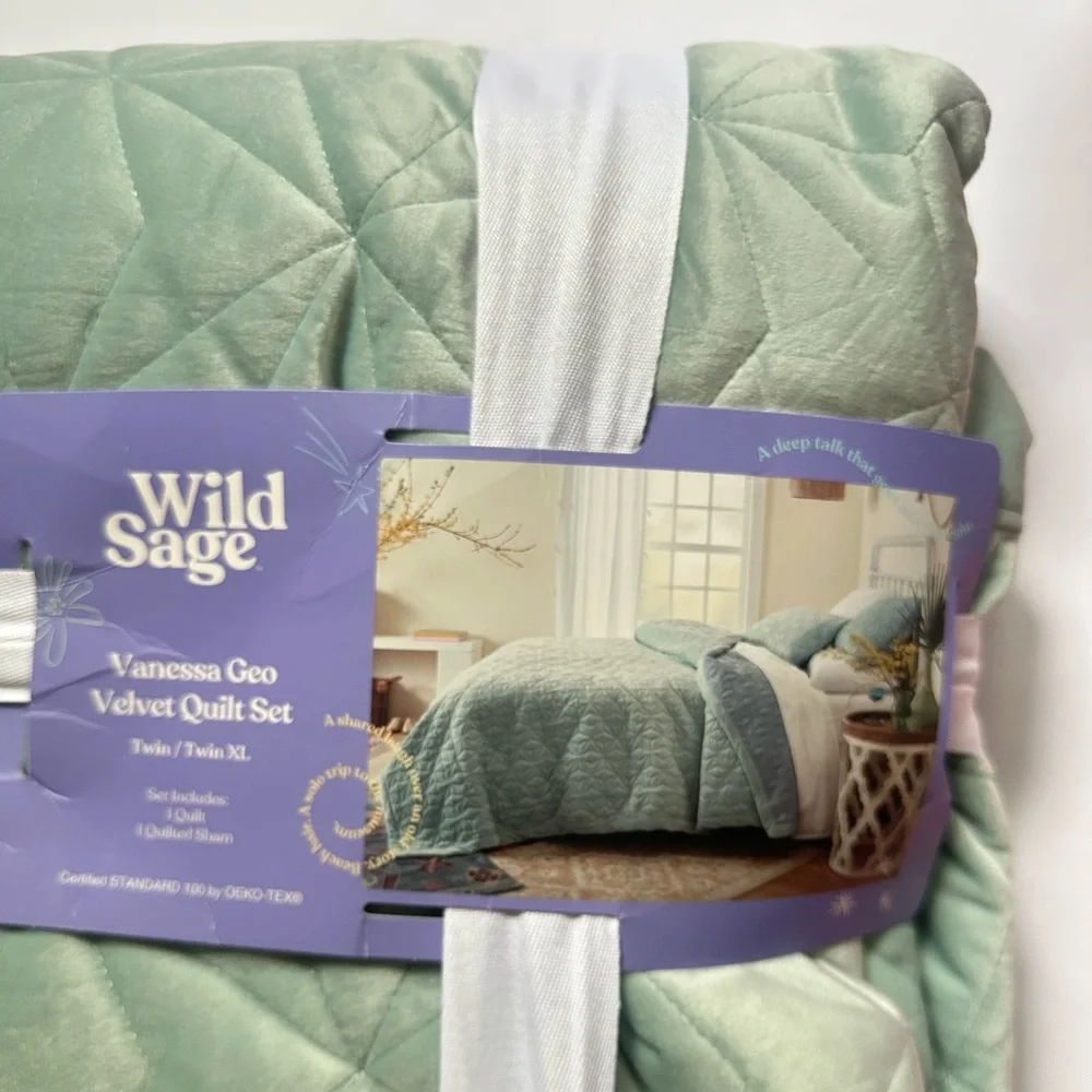 Wild Sage Vanessa Velvet 2-Piece Twin/Twin XL Quilt Set in Ether Blue NWT